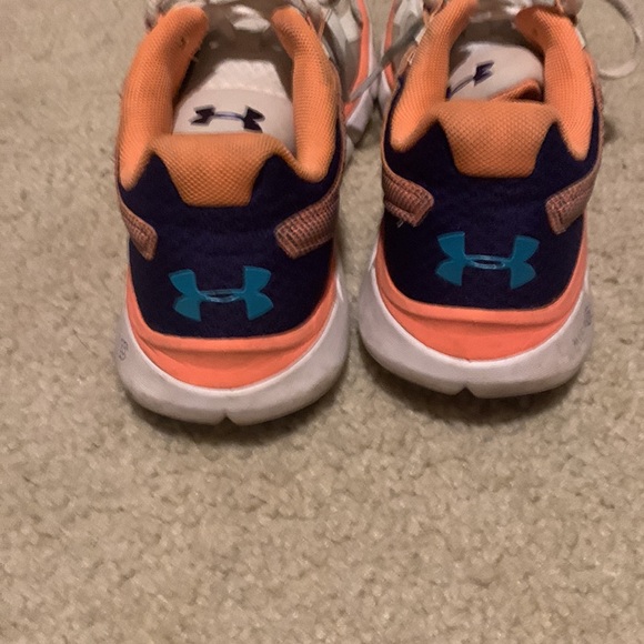 Lightly used Under Armour Shoes - Picture 4 of 4